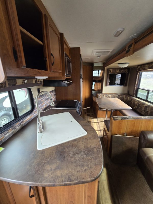 2015 Starcraft Travel Trailer - Image 11