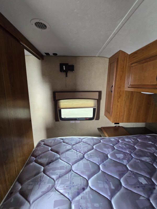 2015 Starcraft Travel Trailer - Image 13