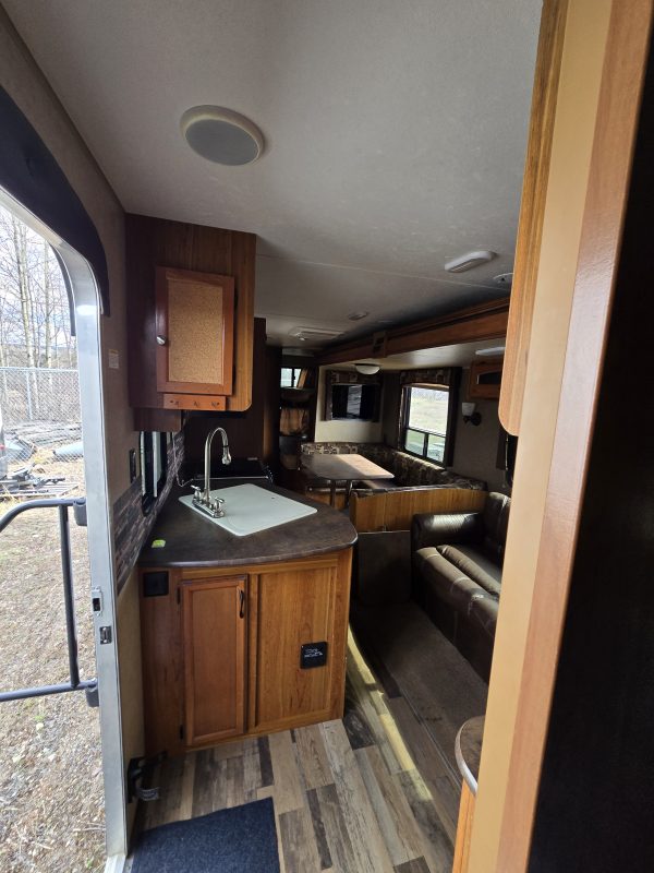 2015 Starcraft Travel Trailer - Image 15