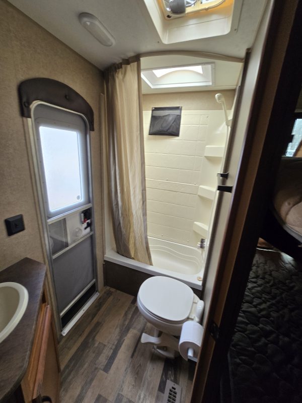 2015 Starcraft Travel Trailer - Image 16