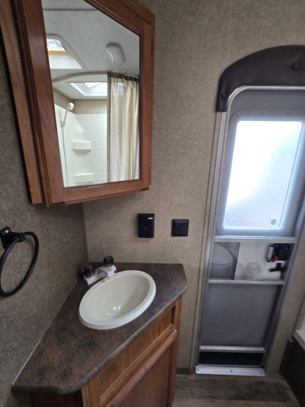 2015 Starcraft Travel Trailer - Image 18
