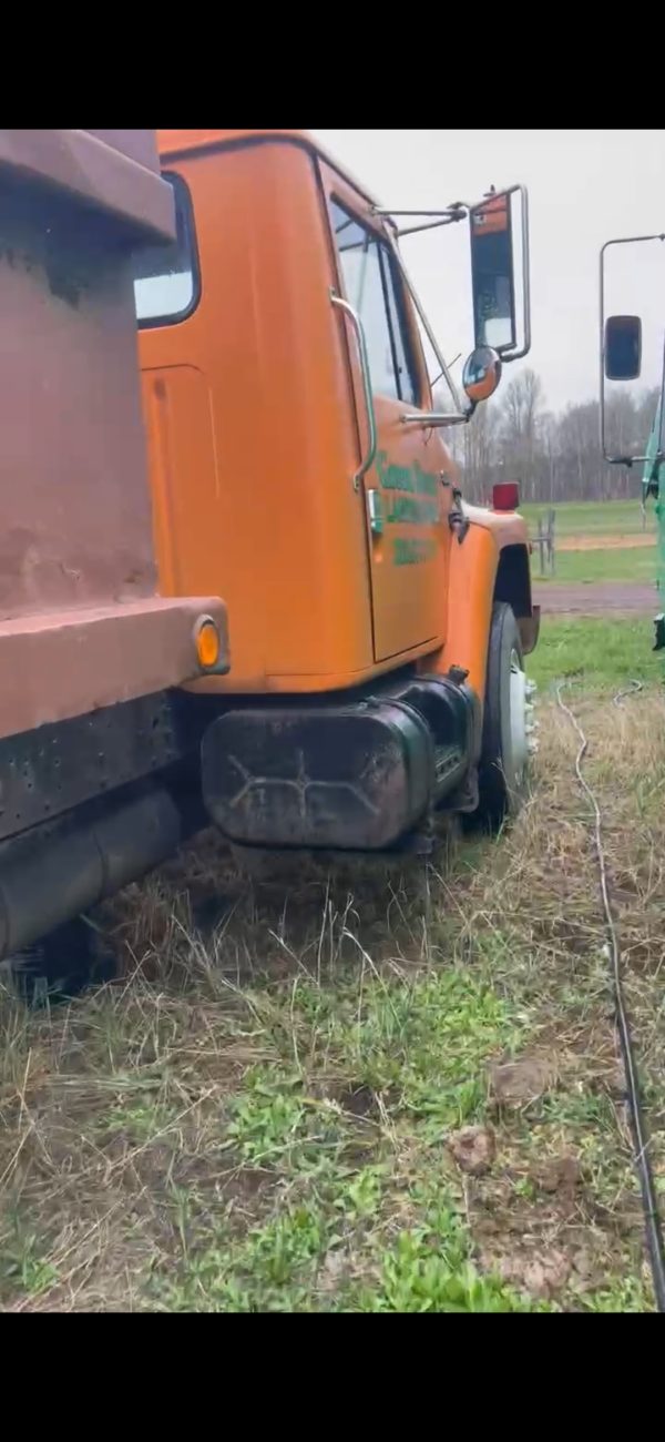 Dump truck Diesel w/ 90,000kms - Image 9