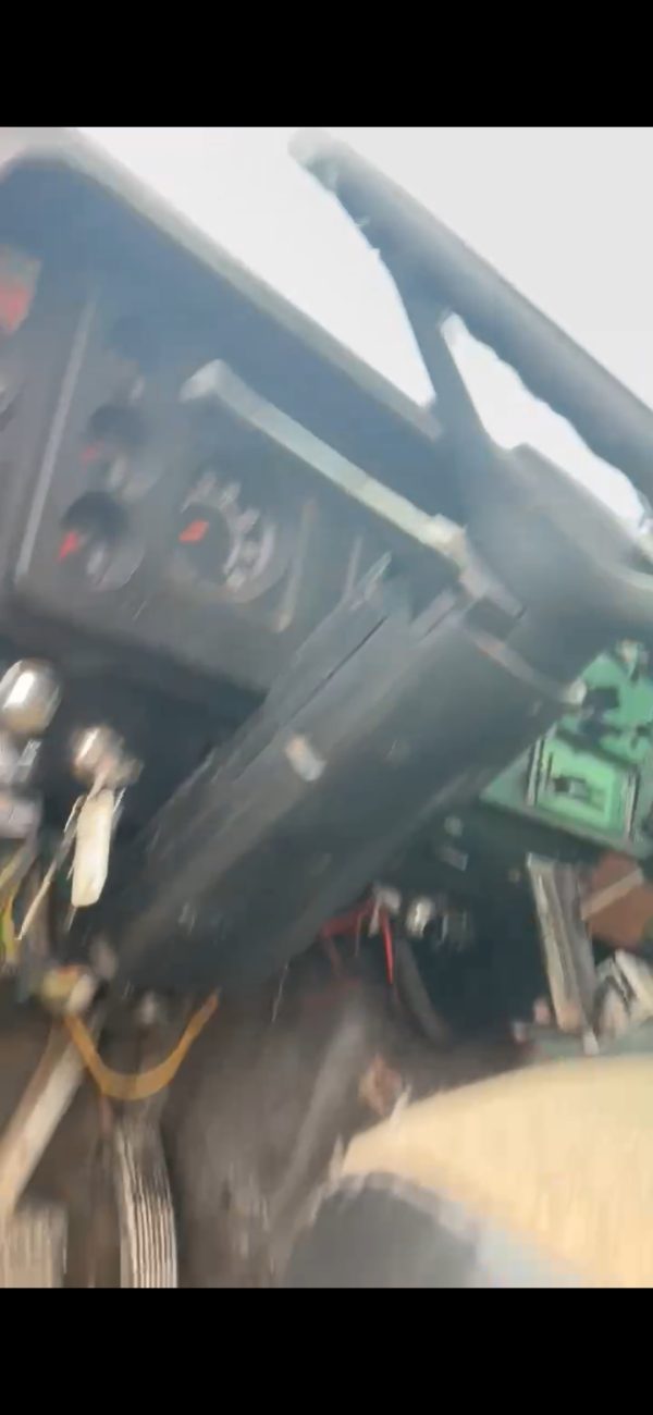Dump truck Diesel w/ 90,000kms - Image 10