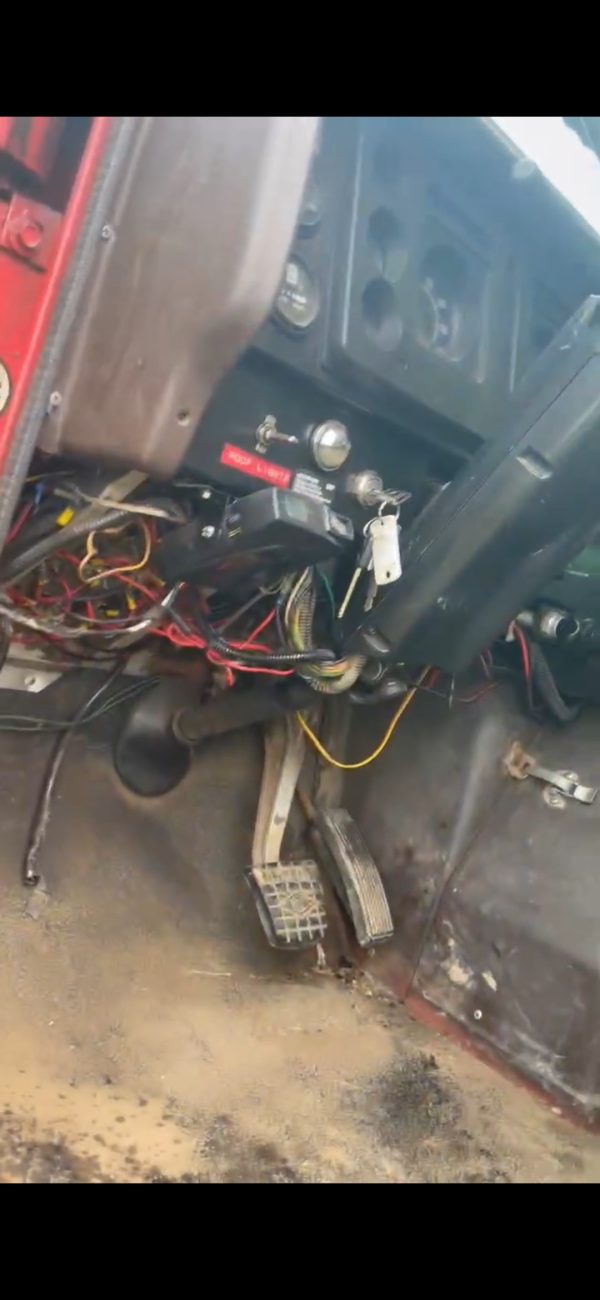 Dump truck Diesel w/ 90,000kms - Image 11