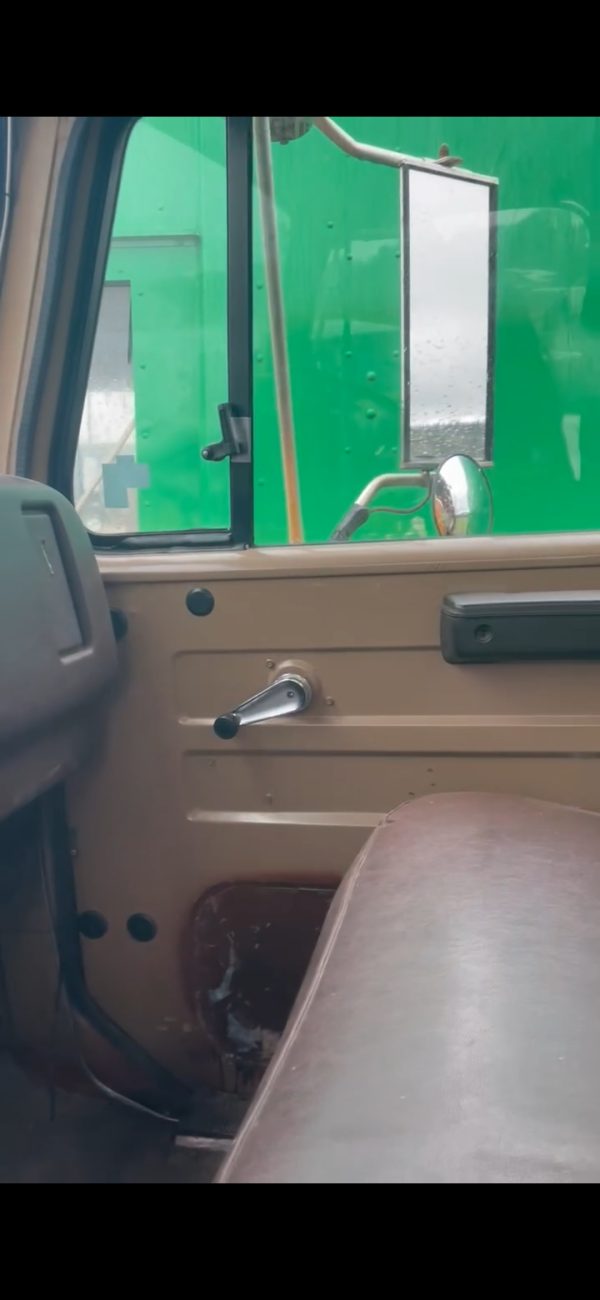 Dump truck Diesel w/ 90,000kms - Image 14