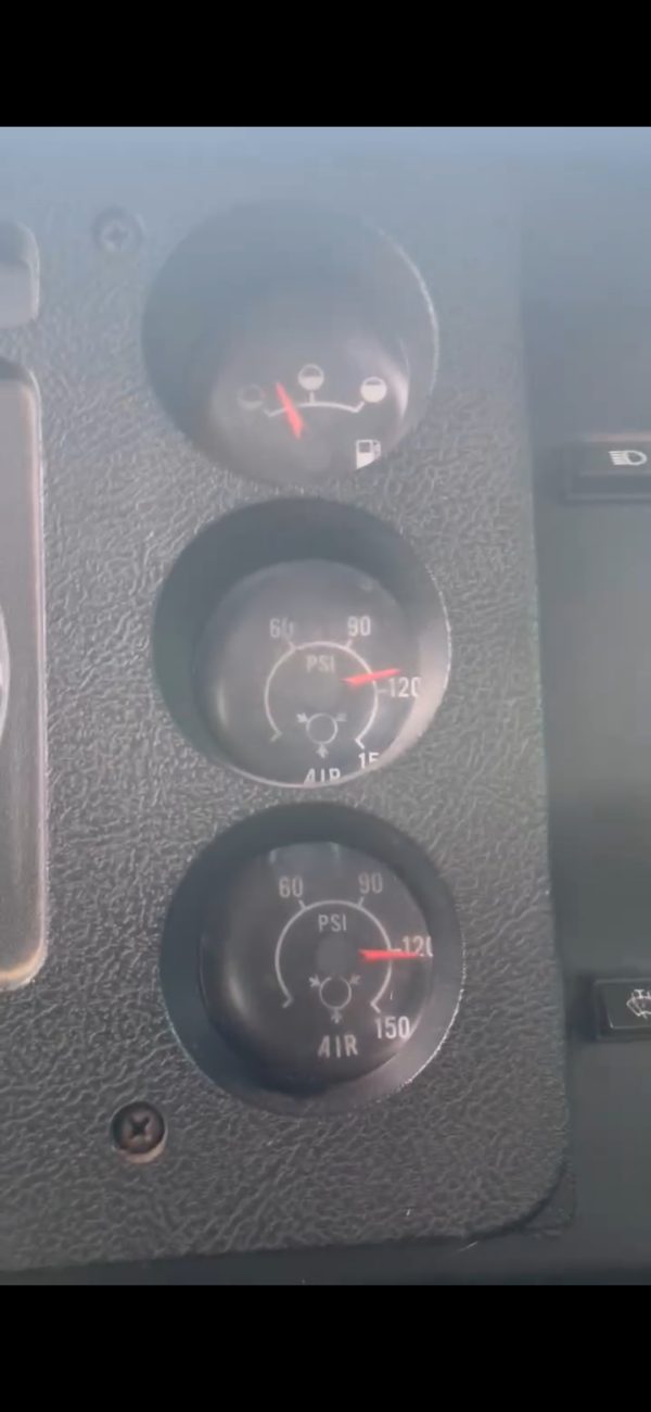 Dump truck Diesel w/ 90,000kms - Image 15